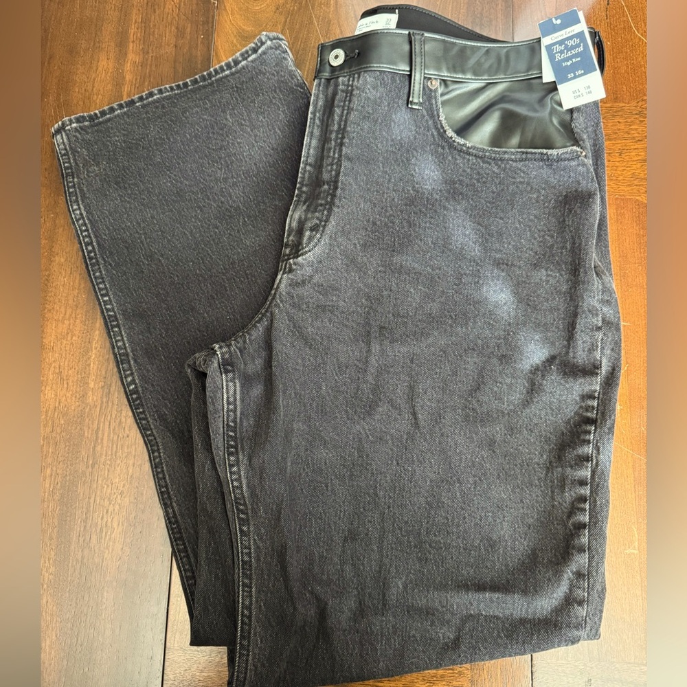 Abercrombie & Fitch The 90’s Relaxed High Rise Curve Love Jeans - Picture 7 of 9